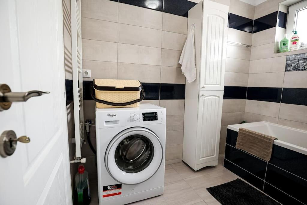 Modern Condo With Parking, Sibiu Exterior foto